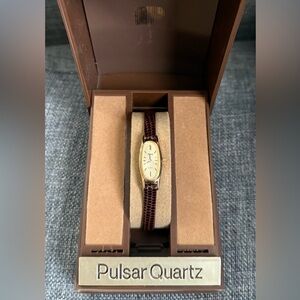 NEW Pulsar Quartz Vintage Slim Dainty Dress Watch Leather Band Gold Tone Oval